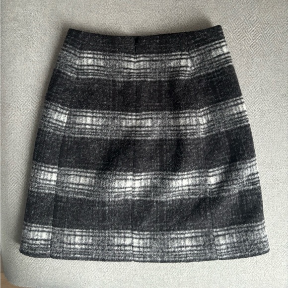 🖤🤍UNIQLO🖤Skirt in Grey, white and black plaid . X-Small . Like new condition! - Picture 1 of 7